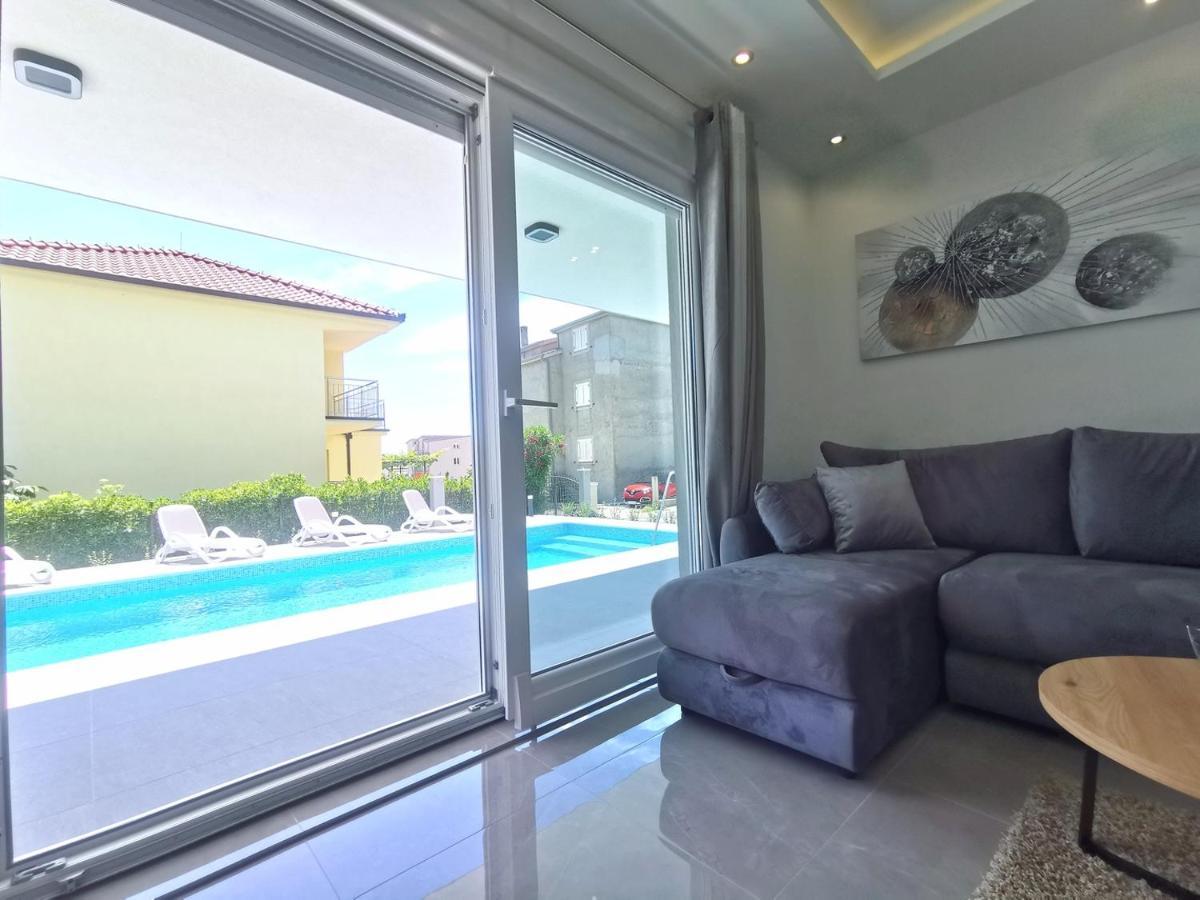 Seka Apartments With A Pool Kastela Ngoại thất bức ảnh