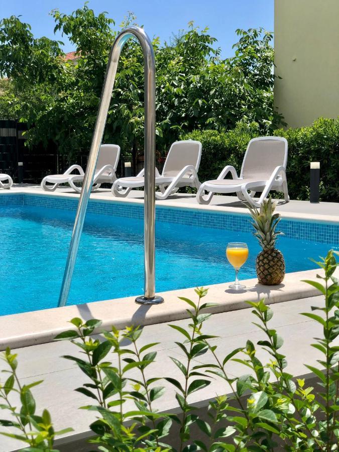 Seka Apartments With A Pool Kastela Ngoại thất bức ảnh