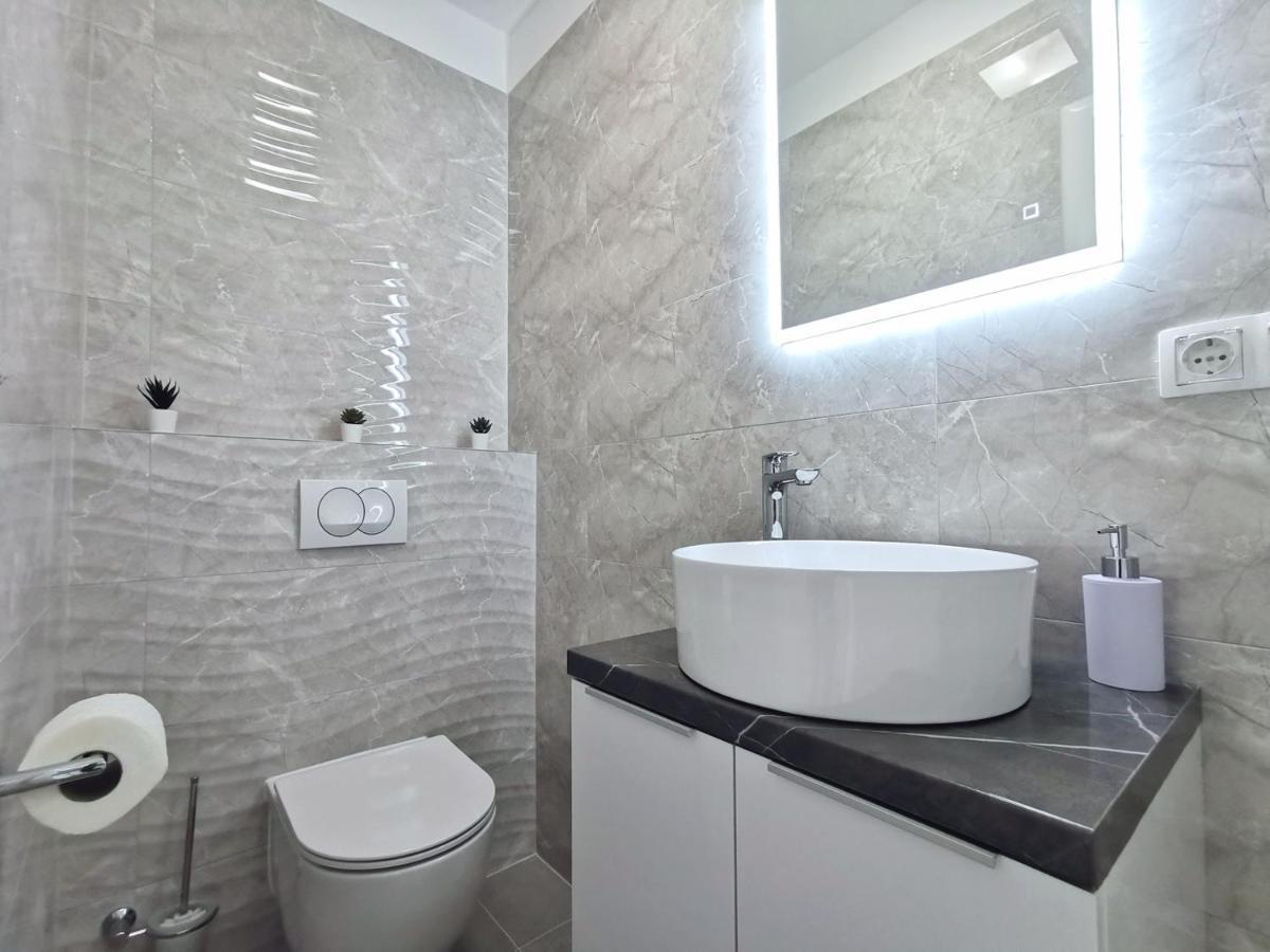 Seka Apartments With A Pool Kastela Ngoại thất bức ảnh