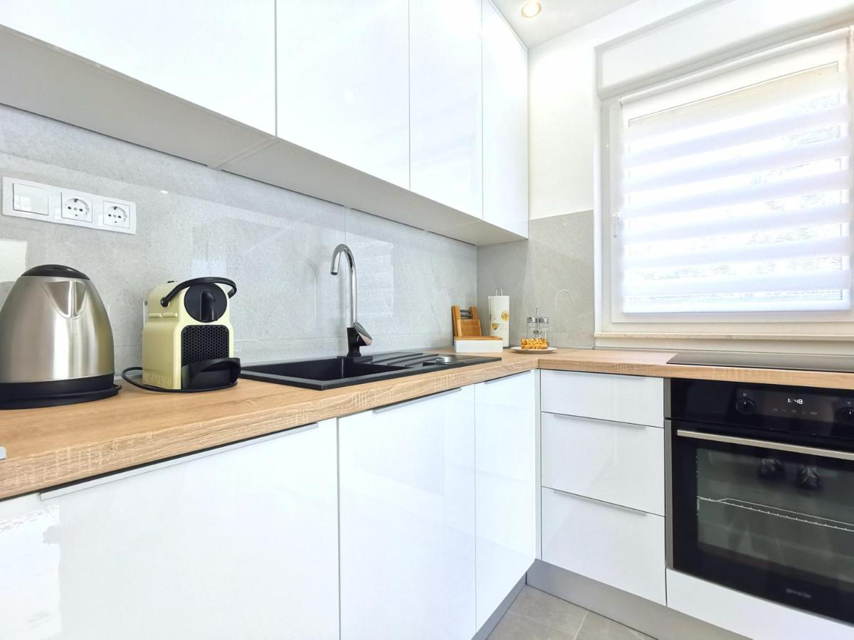 Seka Apartments With A Pool Kastela Ngoại thất bức ảnh