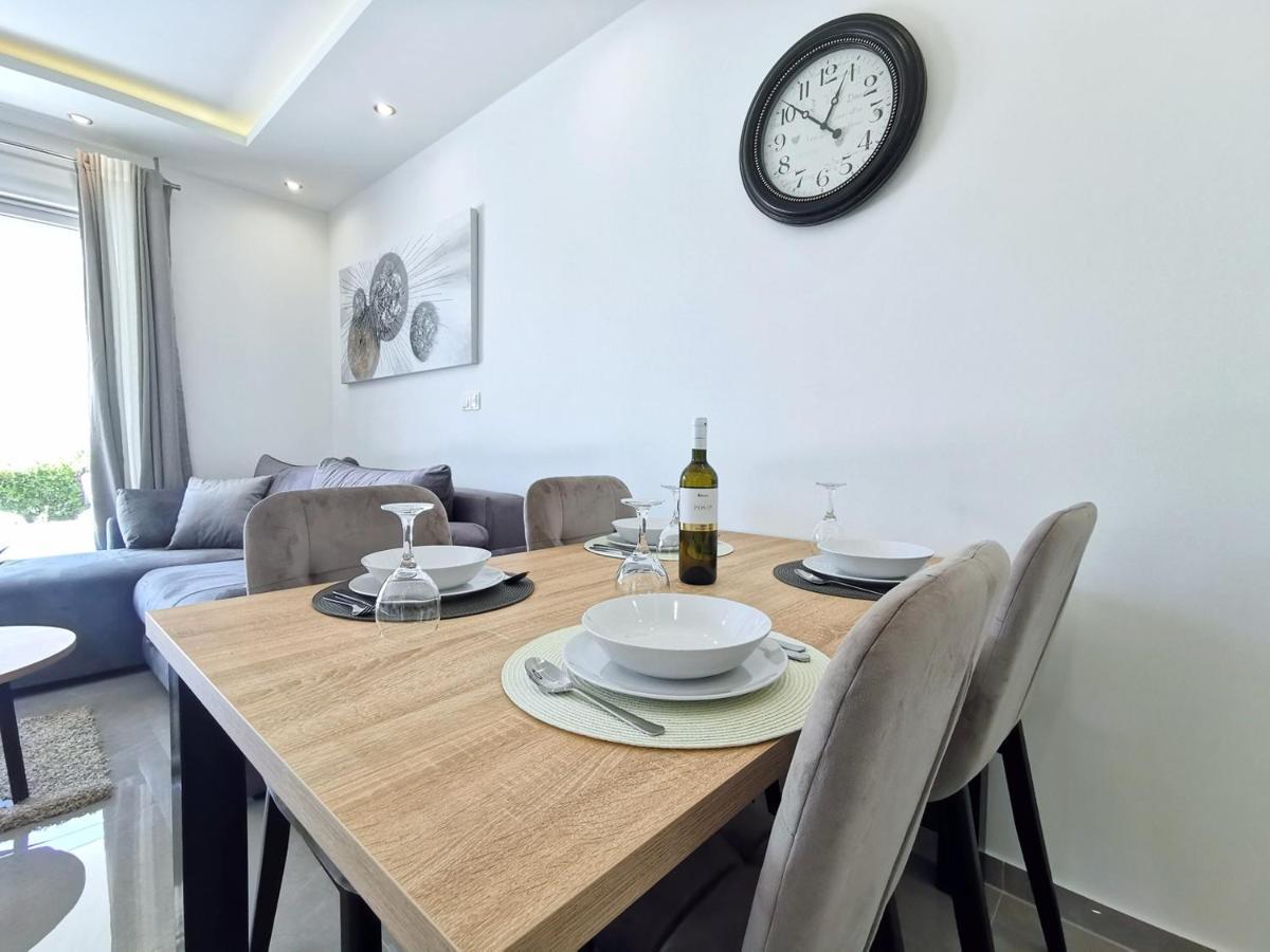 Seka Apartments With A Pool Kastela Ngoại thất bức ảnh