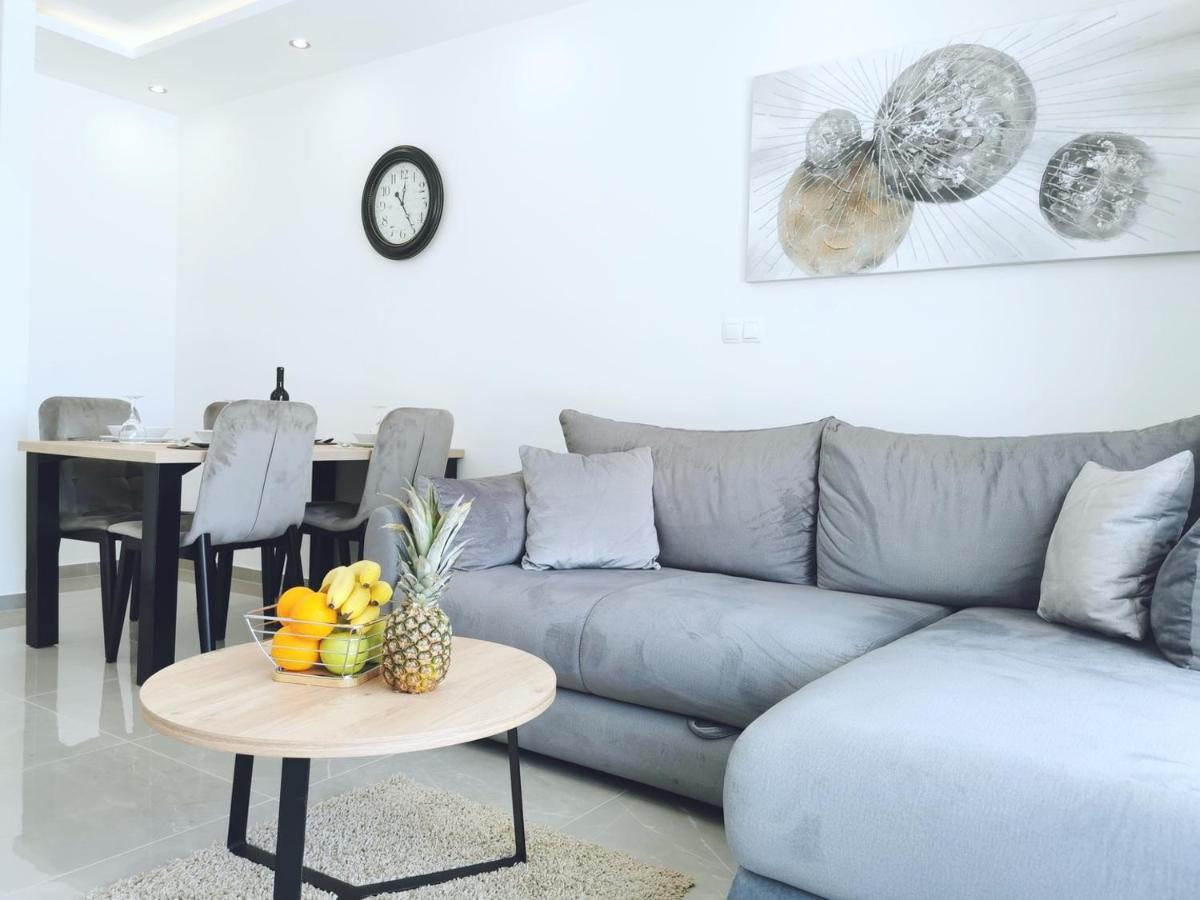 Seka Apartments With A Pool Kastela Ngoại thất bức ảnh