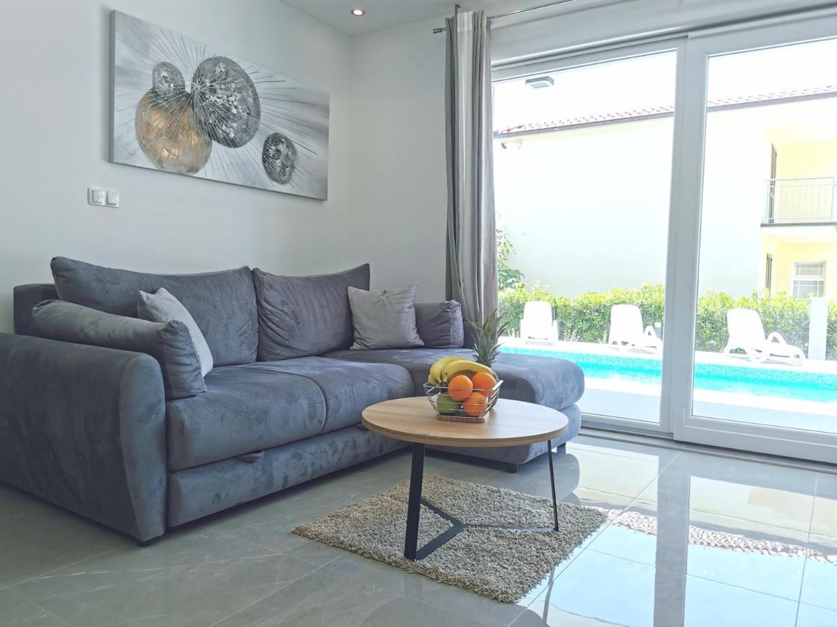 Seka Apartments With A Pool Kastela Ngoại thất bức ảnh