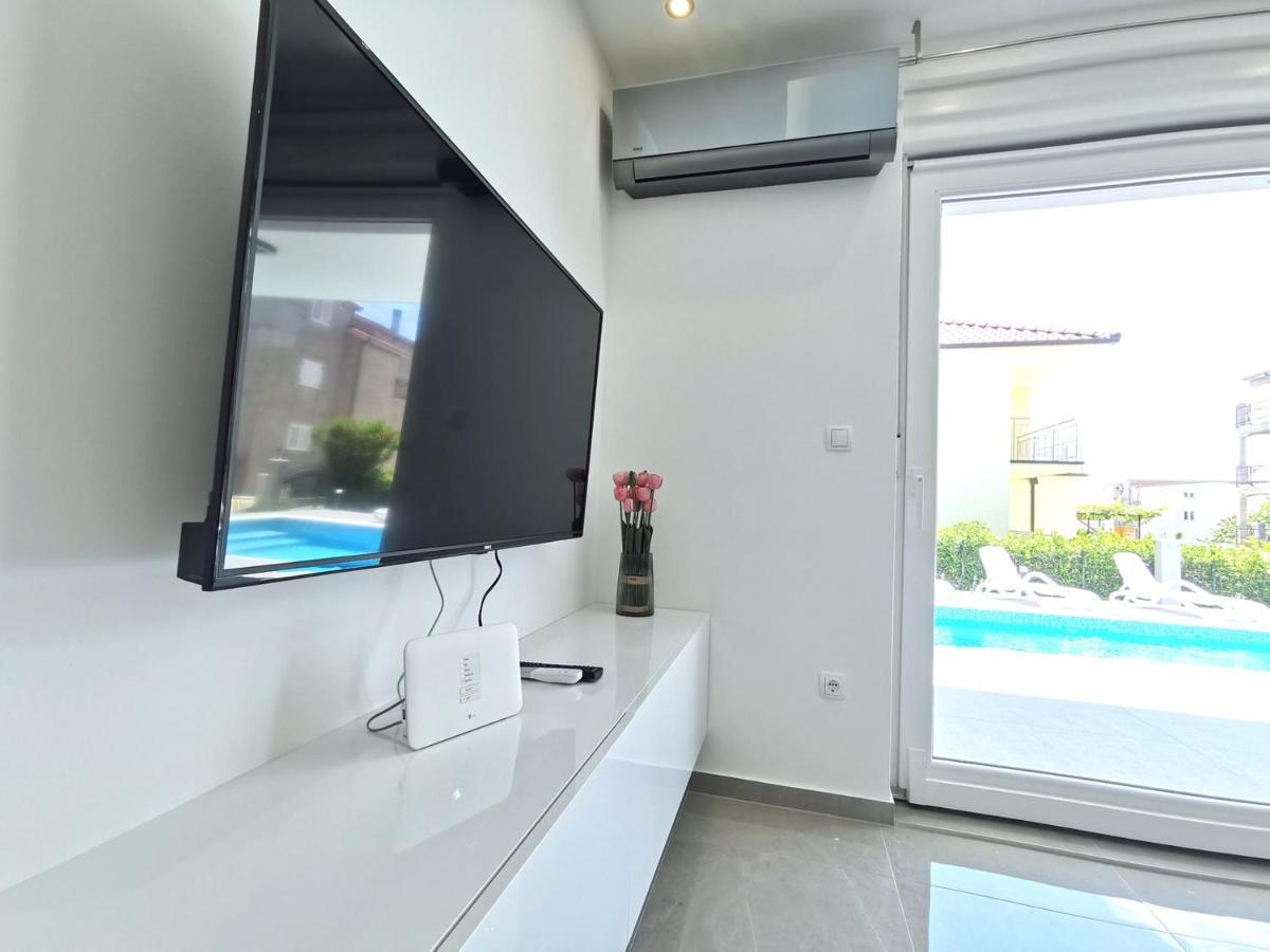 Seka Apartments With A Pool Kastela Ngoại thất bức ảnh