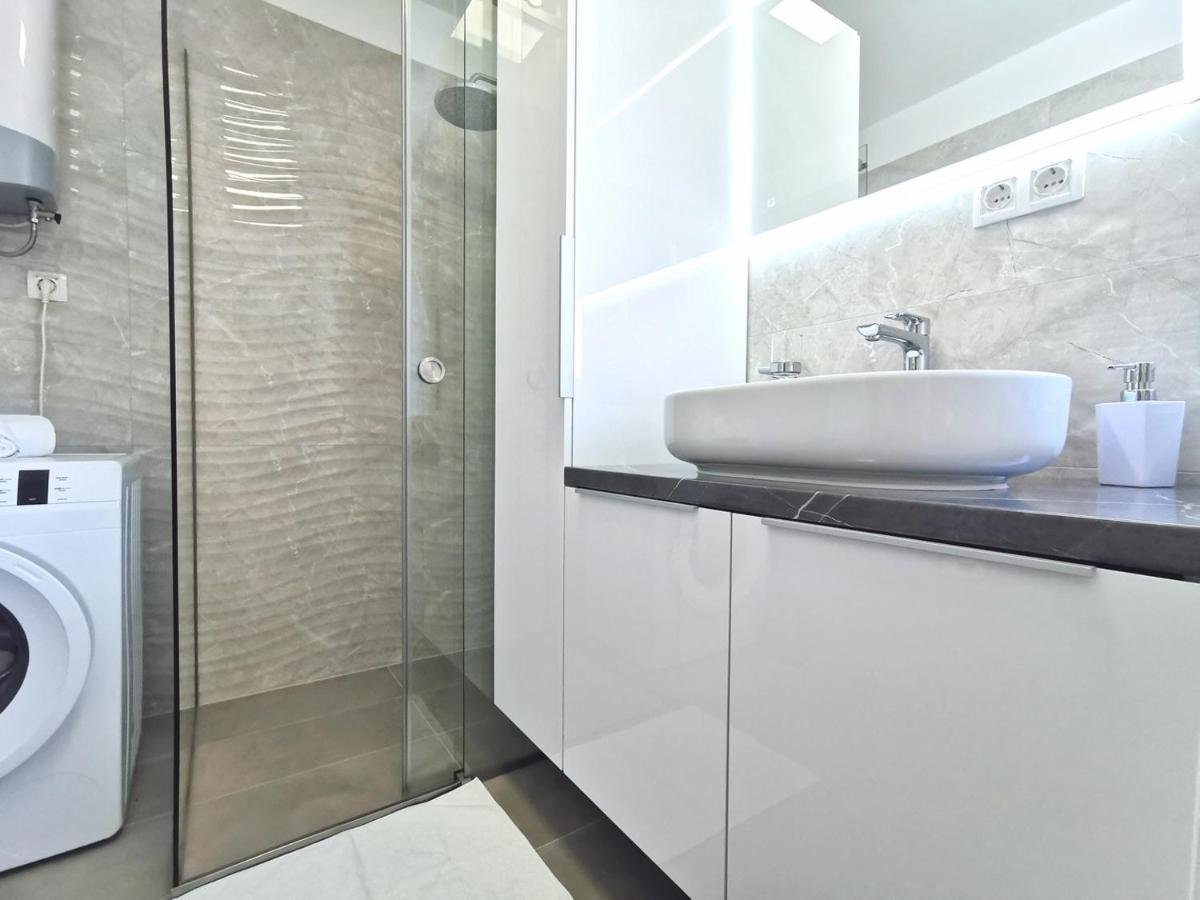 Seka Apartments With A Pool Kastela Ngoại thất bức ảnh