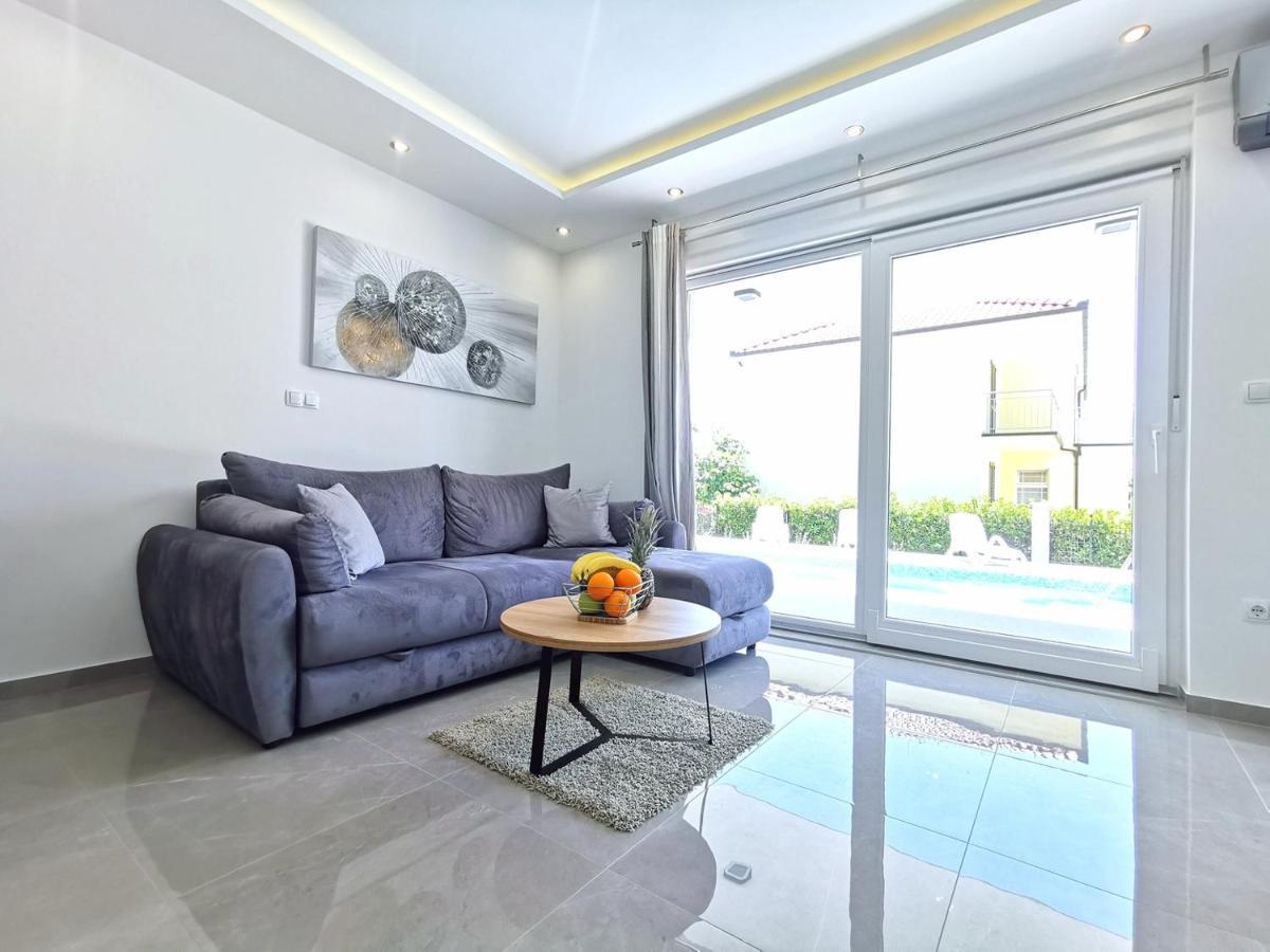 Seka Apartments With A Pool Kastela Ngoại thất bức ảnh