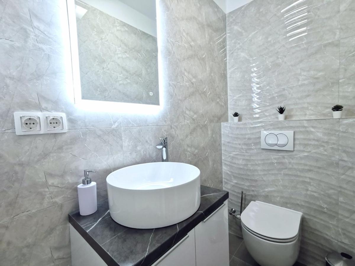 Seka Apartments With A Pool Kastela Ngoại thất bức ảnh