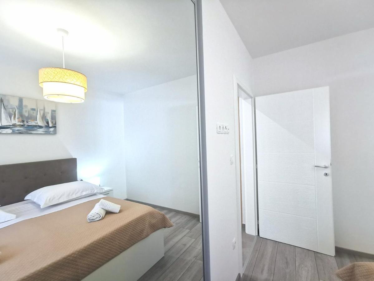 Seka Apartments With A Pool Kastela Ngoại thất bức ảnh