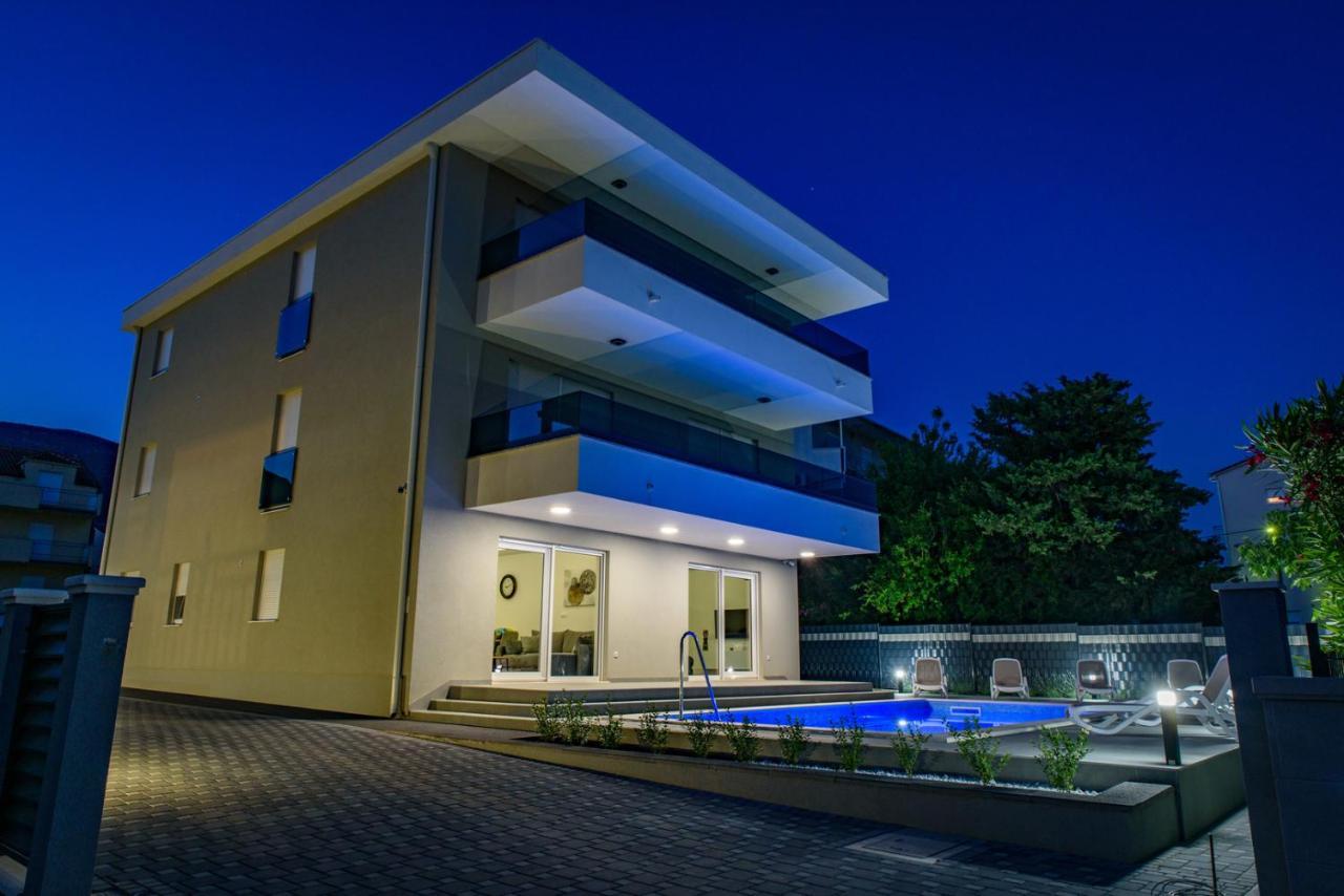 Seka Apartments With A Pool Kastela Ngoại thất bức ảnh